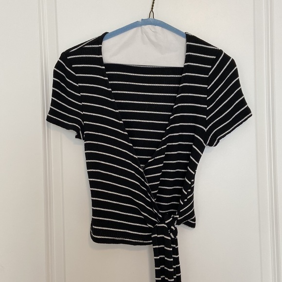 Project Social T Bailey Wrap T-Shirt - Picture 6 of 6